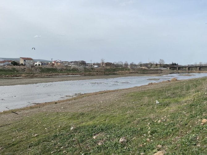 Gönen Çayındaki Su Seviyesi Düştü