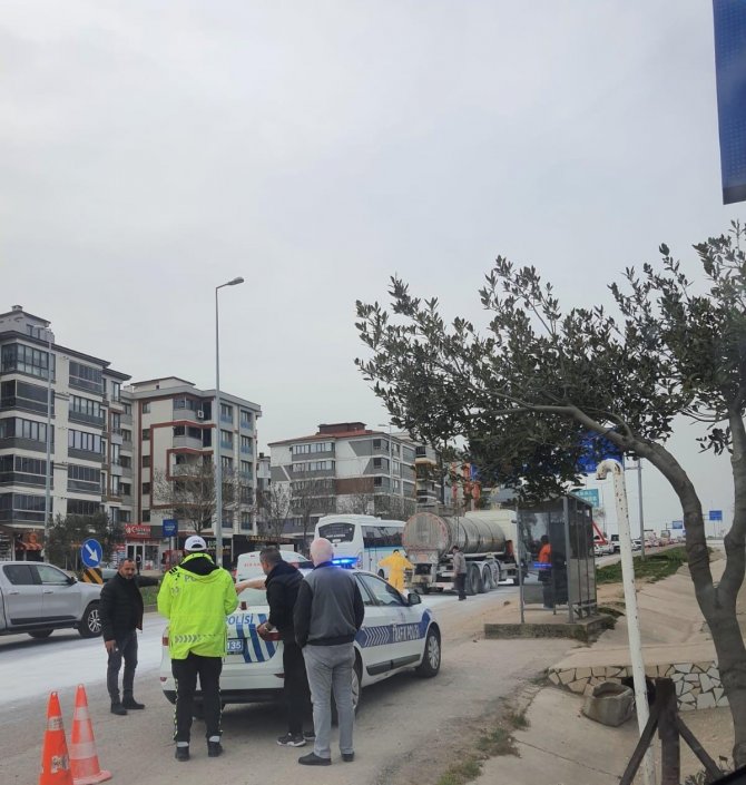 Bandırma’da Yola Asit Döküldü
