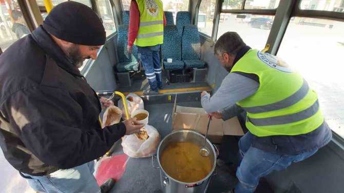 Turanlı: “Depremzede Kardeşlerimize Yemek Ve Çorba İkramlarımız Devam Ediyor”