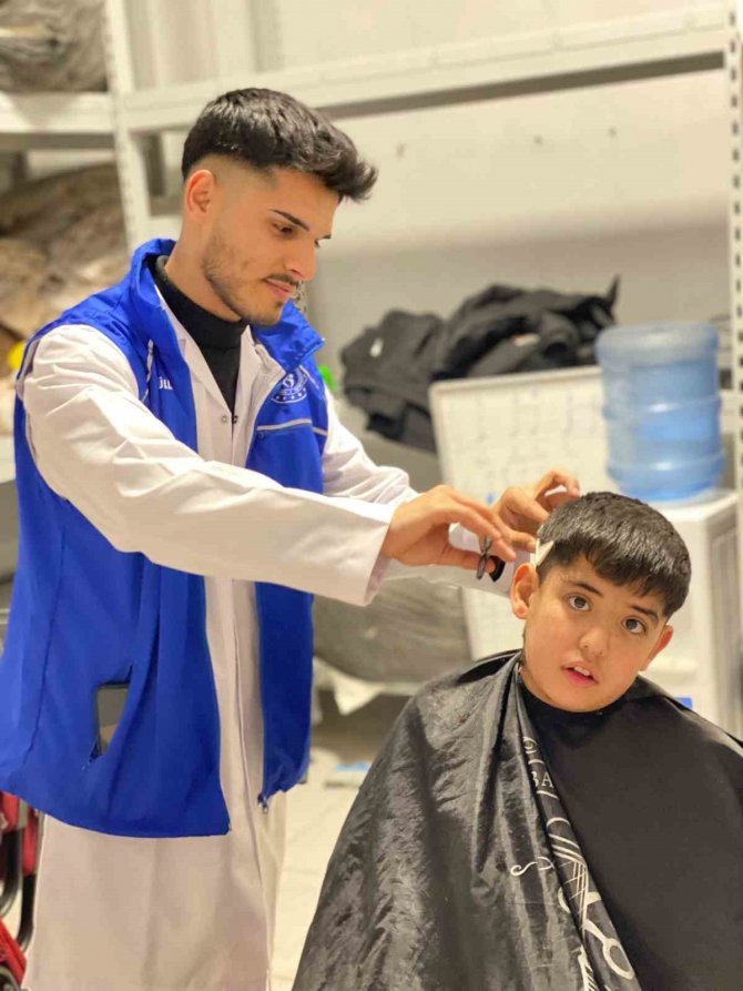 Batman’da Depremzedelere Kuaförlük Hizmeti