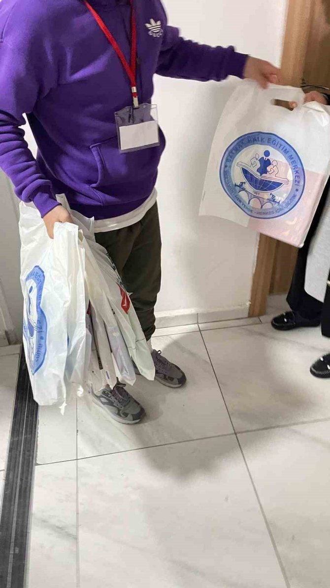 Batman’da Depremzede Öğrencilere Kitap Desteği