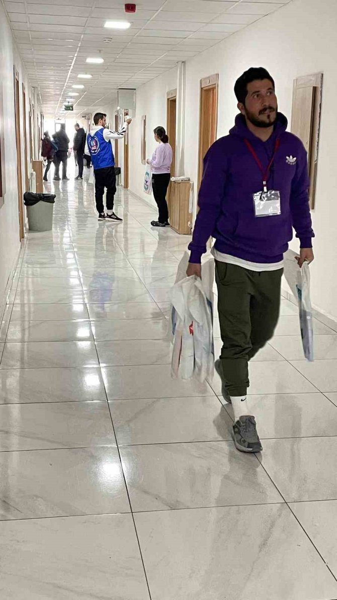 Batman’da Depremzede Öğrencilere Kitap Desteği