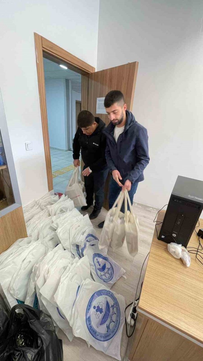 Batman’da Depremzede Öğrencilere Kitap Desteği