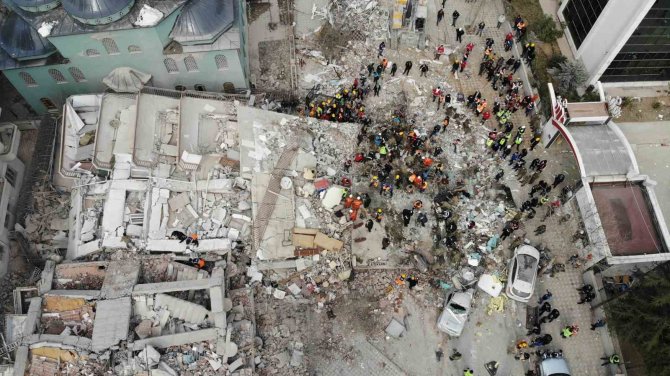 Malatya’da Arama Kurtarma Çalışmaları Dron İle Görüntülendi