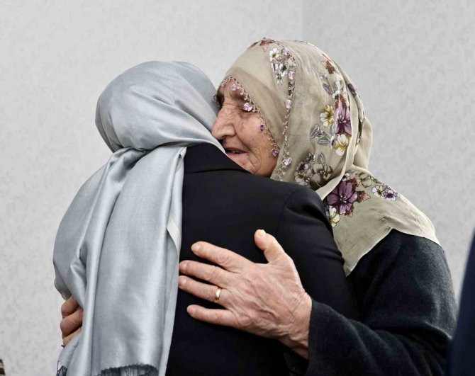 Vali Kızılkaya, Bilecik’e Yerleşen Depremzede Aileler İle Bir Araya Geldi
