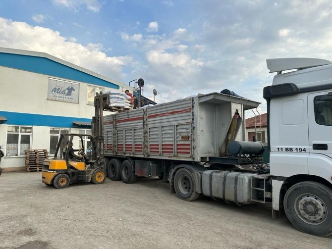 Hayvan Yemi Dolu 3’üncü Tır Da Deprem Bölgesine Hareket Etti