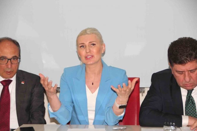 Bilecik’te Kolon Kesen İşyerleri Yandı