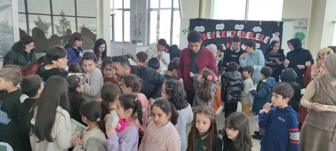 Bingöl’de Depremzede Çocuklar Yararına Yardım Kampanyası Düzenledi