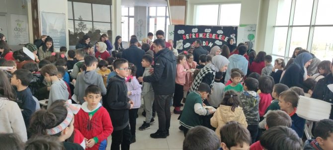 Bingöl’de Depremzede Çocuklar Yararına Yardım Kampanyası Düzenledi