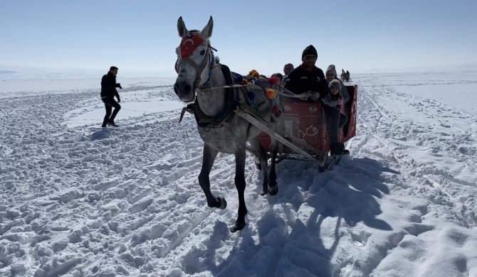 Depremzede Ailelerin Çıldır Gölü’nde Atlı Kızak Heyecanı