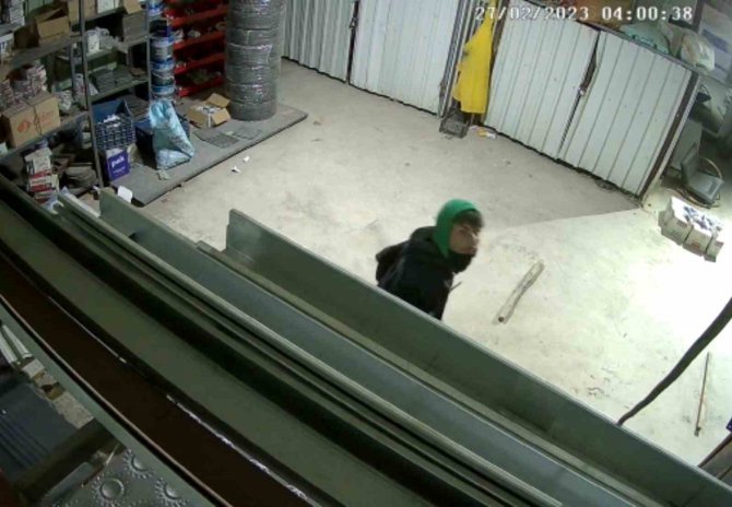 Bursa’da Makine Hırsızları Kameraya Yakalandı