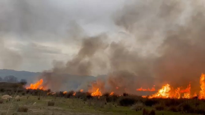 İ̇znik Gölü’nde Sazlık Alanda Korkutan Yangın