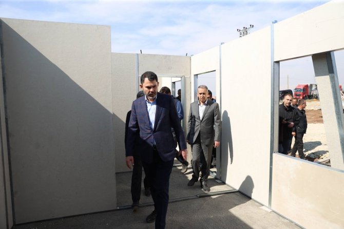 Bakan Murat Kurum, Adıyaman’da Barınma Alanının Kurulacağı Bölgede İncelemelerde Bulundu