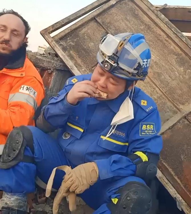 Çinli Ekibe Otlu Peynir İkram Eden Arama Kurtarma Görevlisi Konuştu