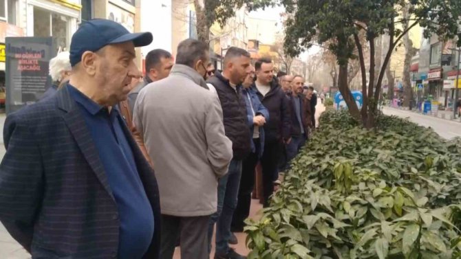 İ̇tfaiye Yangını Söndürdü, Vatandaş Meraklı Gözlerle Olan Biteni İzledi
