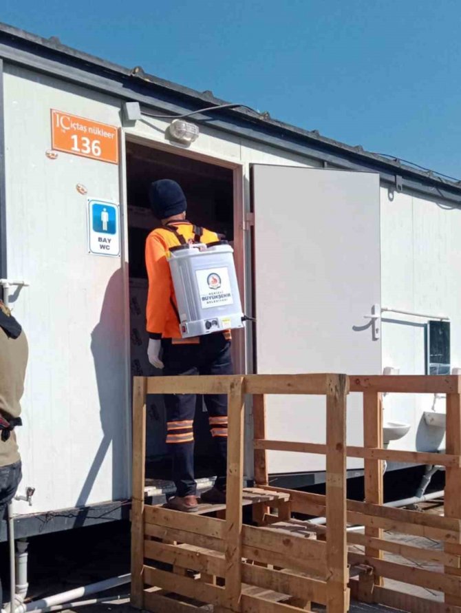 Deprem Bölgesinde Dezenfeksiyon Seferberliği Sürüyor