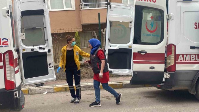 Bi̇m Market Deposunda Yangın: 2 Çalışan Hastanelik Oldu