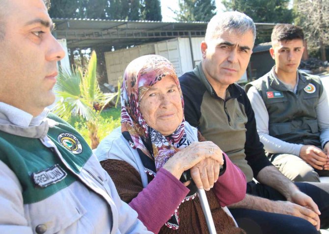 Depremin Simge Görüntüsü Olmuştu: "Ağlatan Buluşma"