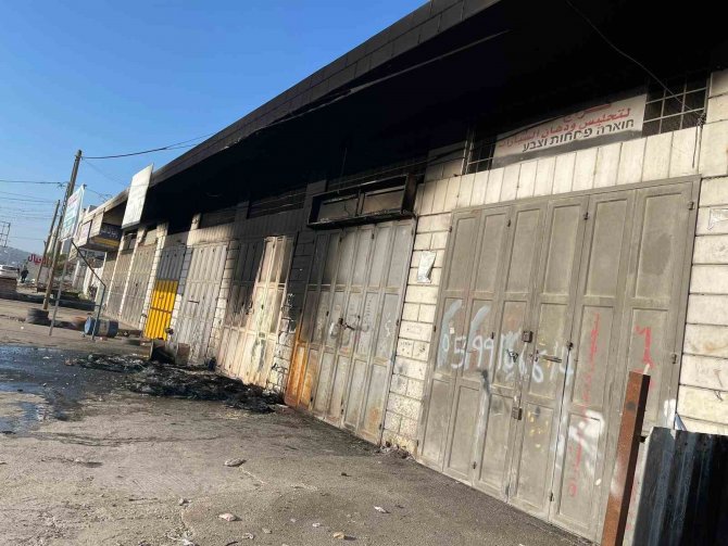 Filistin’deki Çatışmalarda Araçlar Küle Döndü
