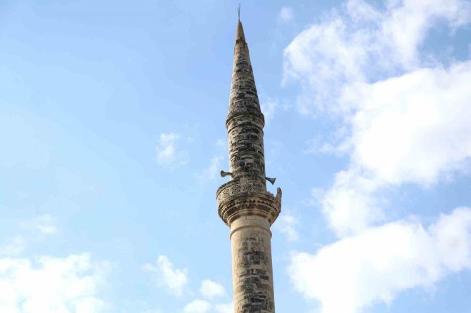 Adana’da 150 Cami Minaresi Ağır Hasar Aldı