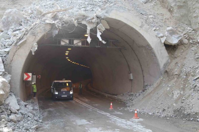 Heyelan Nedeniyle Kapanan Artvin-erzurum Karayolu Trafiğe Açıldı