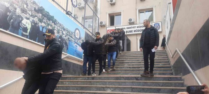 İ̇stanbul’da Taksicilik Bahanesiyle Tırnakçılık: 2 Milyonluk Vurgun Yapmışlar