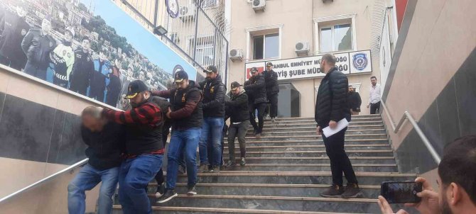 İ̇stanbul’da Taksicilik Bahanesiyle Tırnakçılık: 2 Milyonluk Vurgun Yapmışlar