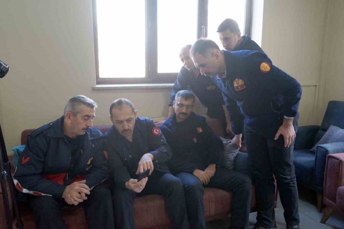 İ̇tfaiyeciler Enkazdan Kurtardıkları Onur’u Unutamıyor: