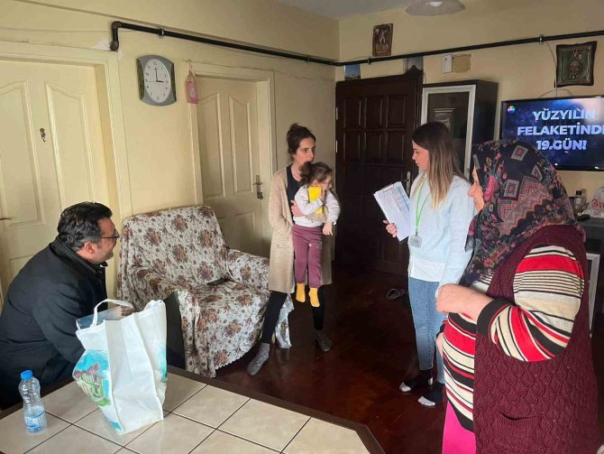 İ̇zmit Belediyesi Depremzedeleri Yalnız Bırakmıyor