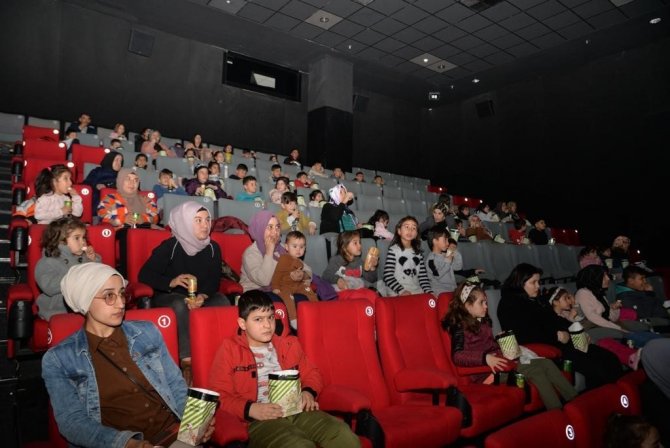 Depremden Etkilenen Çocuklara Sinema Keyfi
