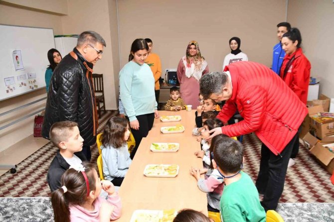 Depremzede Muhammet Ali’ye Doğum Günü Sürprizi