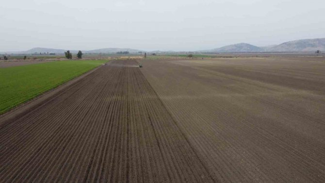 Osmaniye’de Depremzede Çiftçiler Tarlalarda Mesaiye Başladı