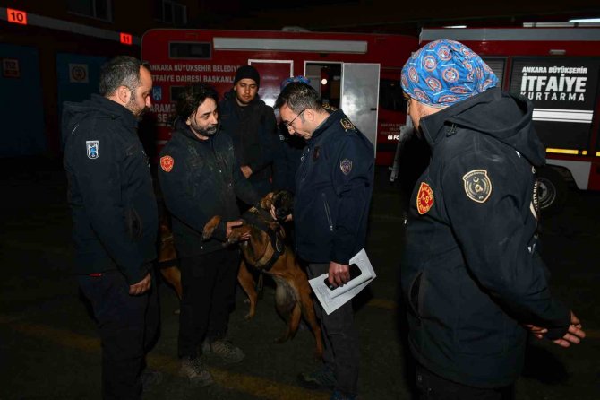 Enkaz Altında Orucunu İtfaiye Erinin Verdiği Su İle Açtı