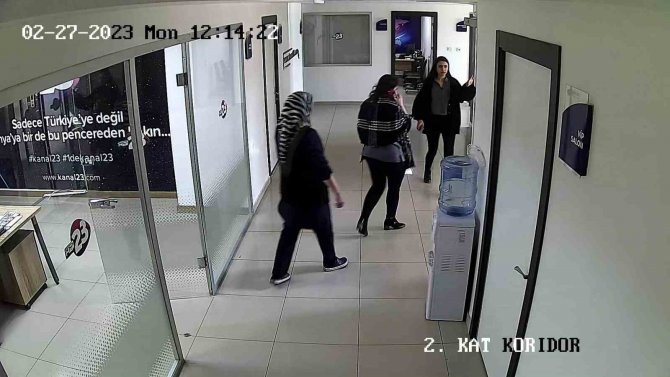 Elazığ’da Deprem Anı Bir Televizyonun Güvenlik Kamerasına Yansıdı