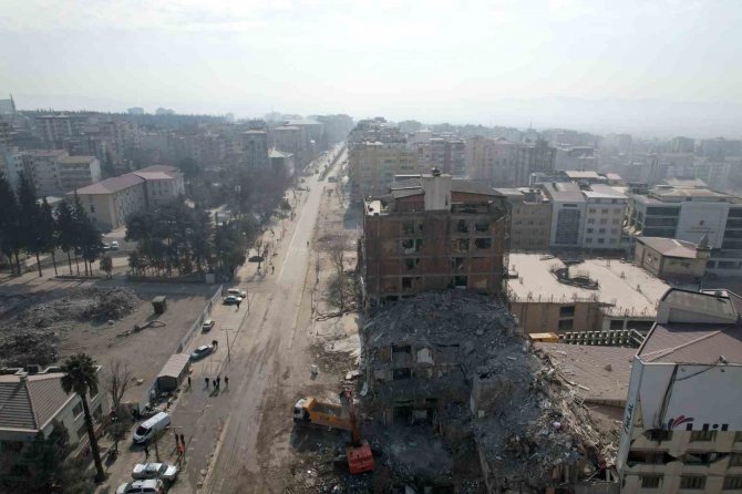 52 Yıl Önce Yapılan Bina Ayakta Kaldı