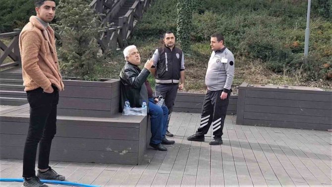 Çekirdek Çöplerini Yere Atan Vatandaşın Savunması Pes Dedirtti