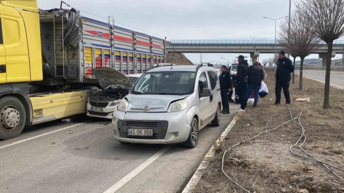 Kiraladıkları Eve Giden Depremzede Aile Kaza Yaptı: 6 Yaralı