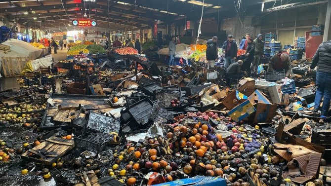 Pazar Yerinde Korkutan Yangın