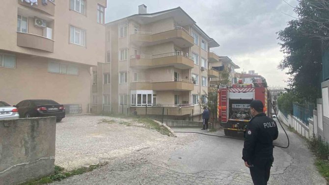 Bi̇m Market Deposunda Yangın: 2 Çalışan Hastanelik Oldu