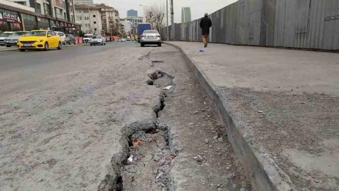Küçükçekme’de İnşaat Çalışması Sırasında Yol Tekrar Çöktü