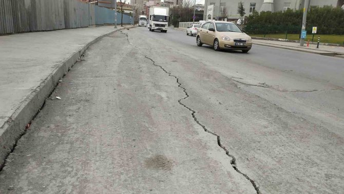 Küçükçekme’de İnşaat Çalışması Sırasında Yol Tekrar Çöktü