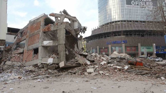 5,6’lık Depreme Ciğer Satarken Yakalandı