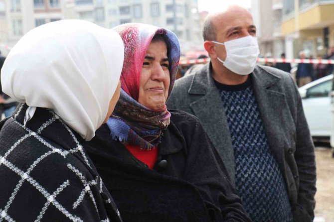 Malatya’da Enkaz Altında Kalanları Arama Kurtarma Çalışmaları Sürüyor
