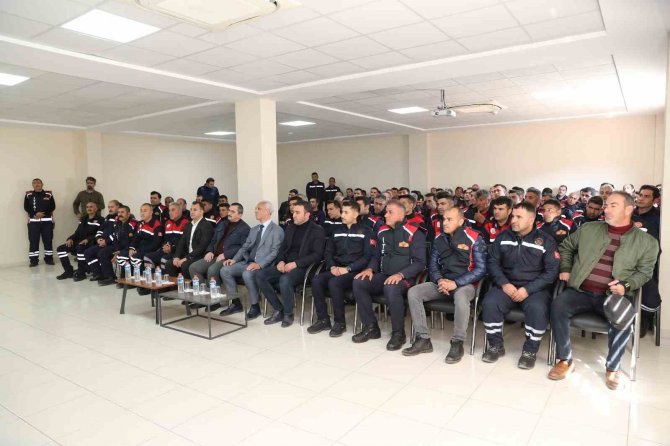 Mardin İtfaiye Ekipleri Enkaz Altından 49 Yaralı Vatandaş Kurtardı