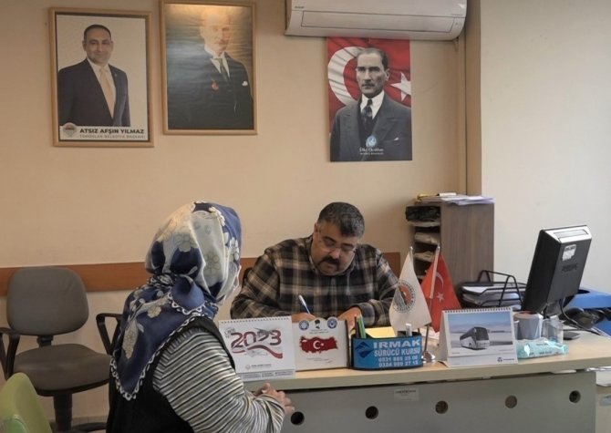 Toroslar Belediyesi Tüm Ekipleriyle Depremzedelerin Yanında