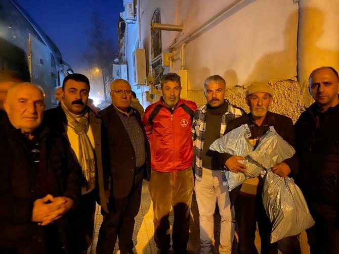 Muhtarlar Depremzedeler İçin Kampanya Başlattı
