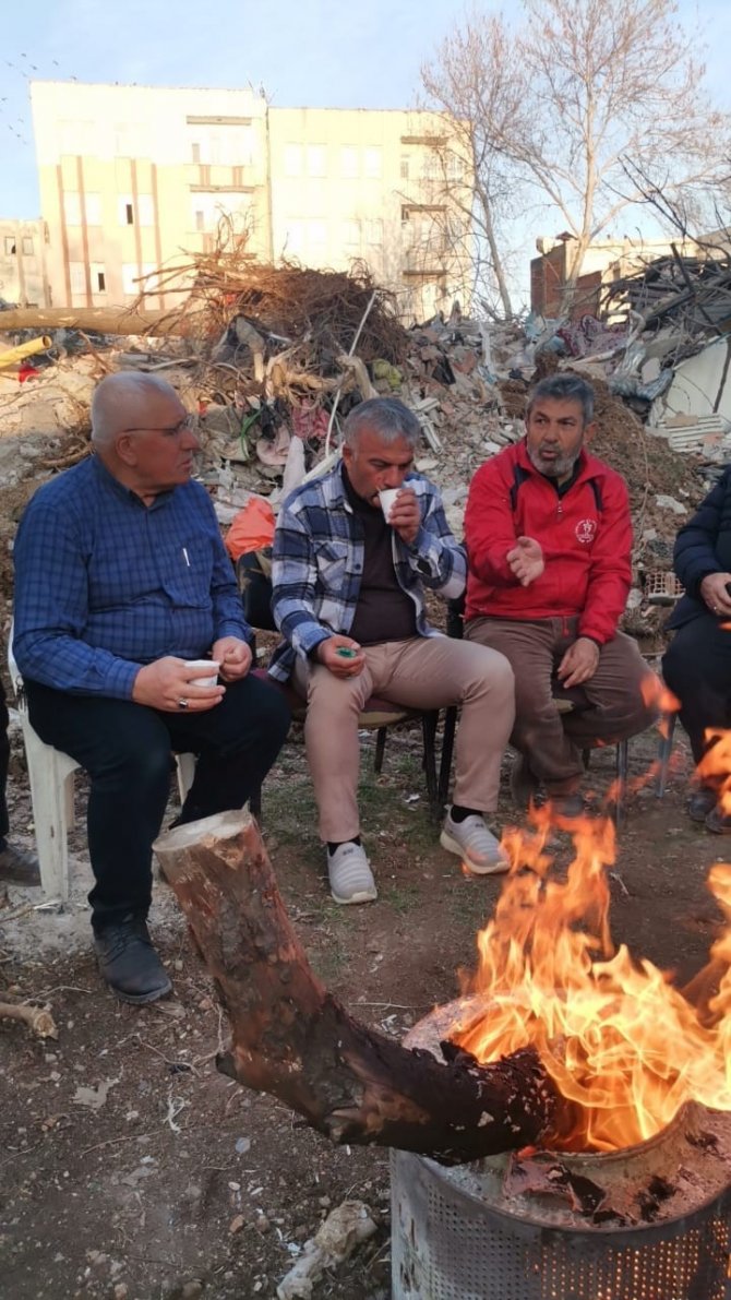Muhtarlar Depremzedeler İçin Kampanya Başlattı