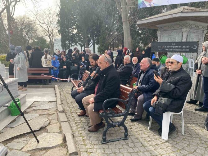Eski Başbakan Necmettin Erbakan Mezarı Başında Anıldı