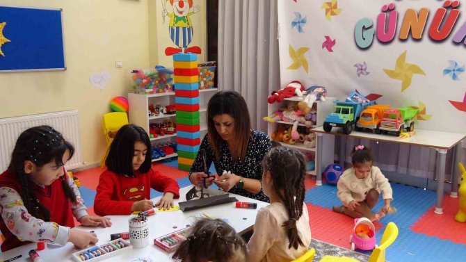 Siirt’te Depremzede Çocuklara Verilen Eğitimle Yaşadıkları Travma Atlatılmaya Çalışılıyor