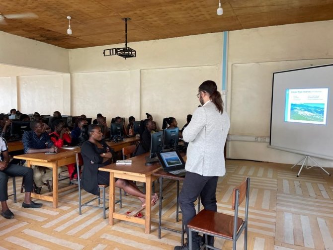 Omü-yös Uganda’da Tanıtılıyor